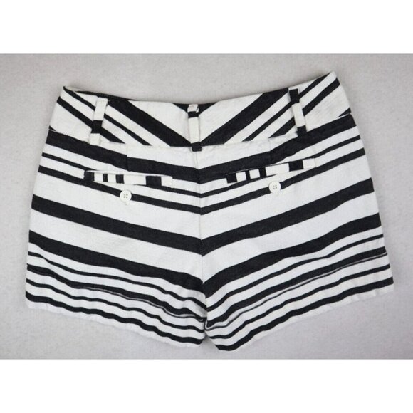 7th AVENUE DESIGN STUDIO NEW YORK & COMPANY - WHITE BLACK STRIPED SHORTS - 0 - Picture 3 of 3